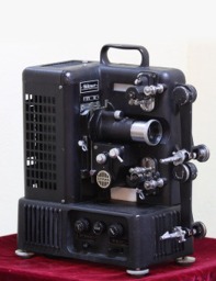 Urządzenie przypominające projektor filmowy
